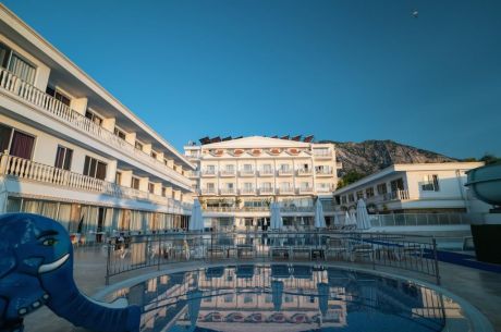 SL La Perla Hotel 4 Gece 5 Gün Ulaşım Dahil